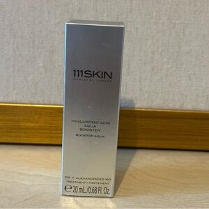 111SKIN Hyaluronic Acid Aqua Booster in Silver Box